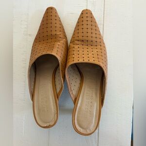 Hispanitas | camel color woven kitten heel mule pointed toe leather size 40